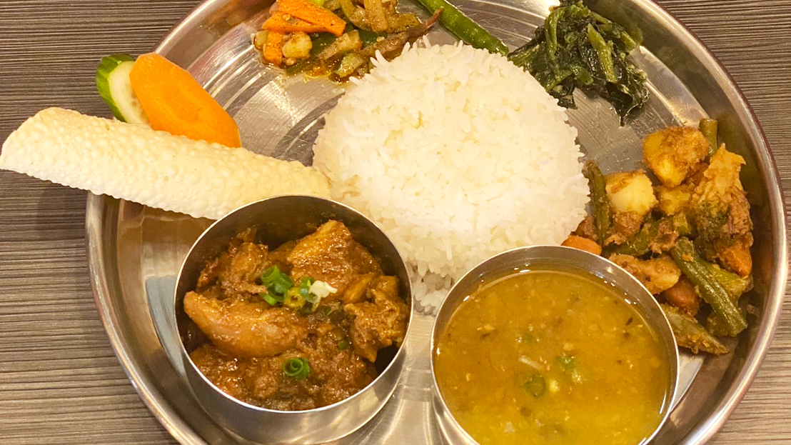 代表的ネパール料理「ダルバート」